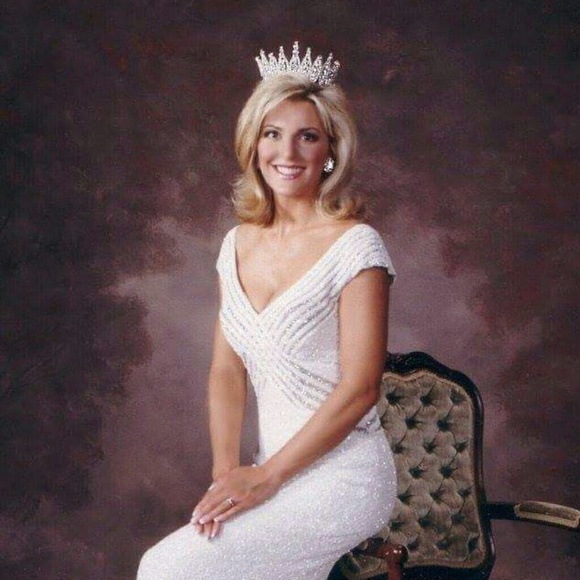 Meet your Posher, Pamela - Picture 2 of 8